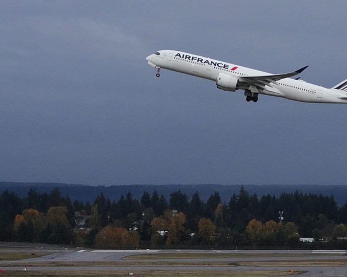 in-2025,-french-people’s-desire-to-leave-the-country-reached-an-all-time-high