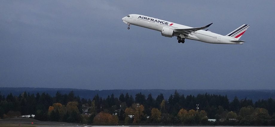 in-2025,-french-people’s-desire-to-leave-the-country-reached-an-all-time-high