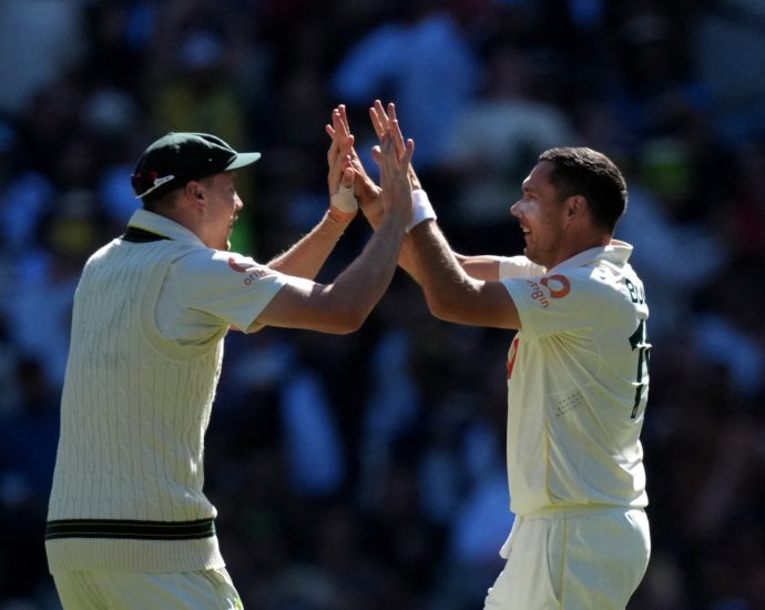 australia-lead-england-after-20-wickets-fall-at-boxing-day-ashes-test