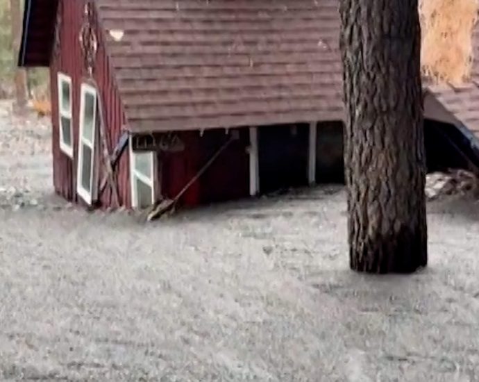 mountain-community-in-california-struck-by-mudslides