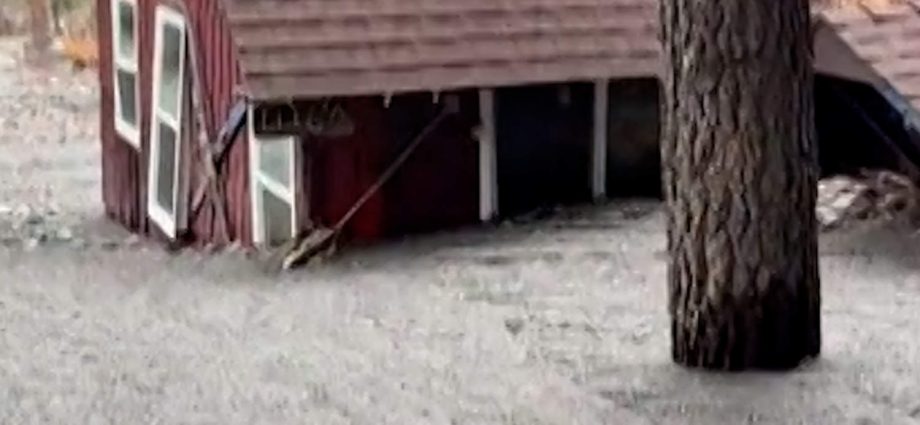 mountain-community-in-california-struck-by-mudslides