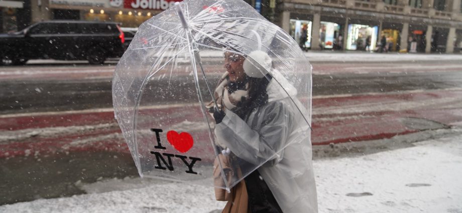 heavy-snow-to-target-nyc-as-fast-moving-storm-eyes-friday-night-travel