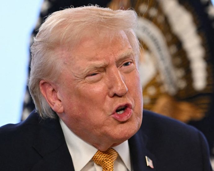 ‘sleazebags’:-the-traitor-wishes-a-merry-christmas-to-…-epstein-island-visitors?!?