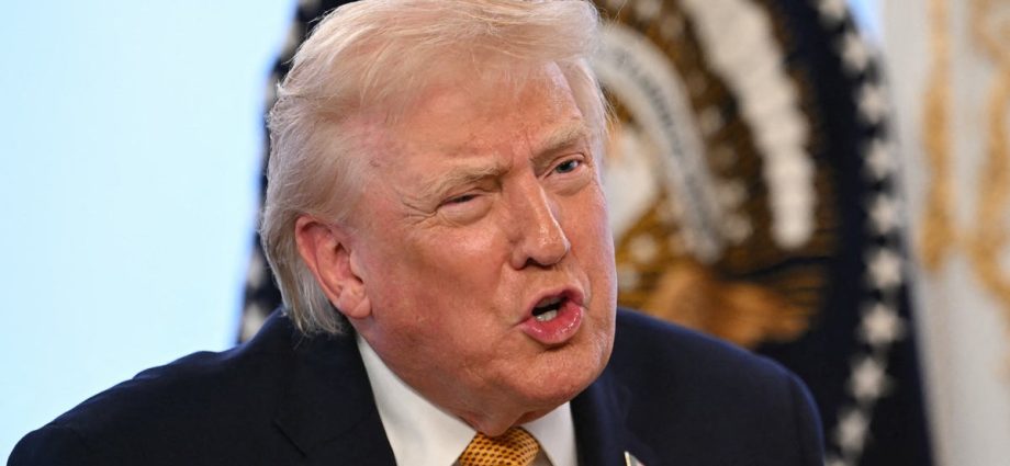 ‘sleazebags’:-the-traitor-wishes-a-merry-christmas-to-…-epstein-island-visitors?!?