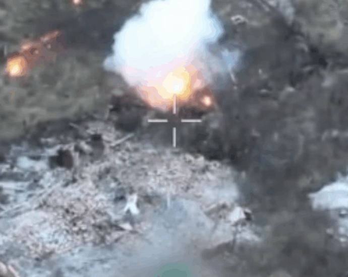 ukraine’s-border-drones-kill-nine-russians-caught-crossing-icy-river-in-the-dark-(video)
