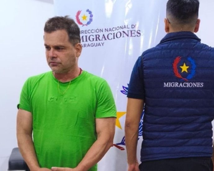 key-bolsonaro-ally-arrested-in-paraguay-while-trying-to-flee-to-el-salvador