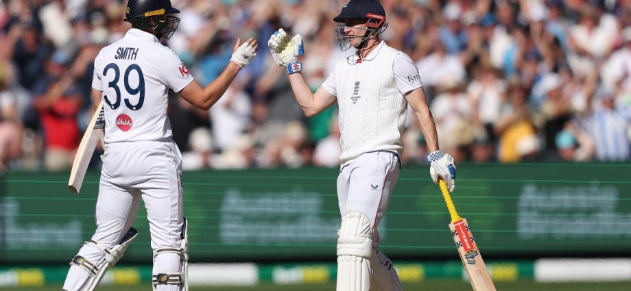 england-win-chaotic-fourth-ashes-test-against-australia-in-melbourne