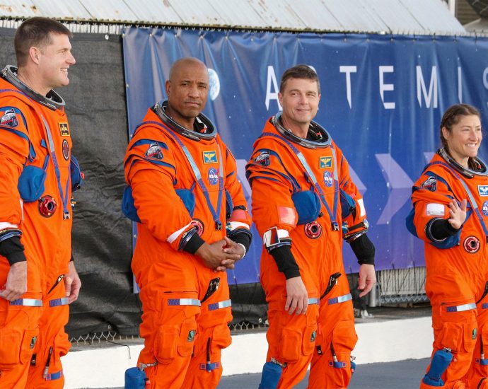 2026-will-be-the-year-nasa-astronauts-fly-around-the-moon-again-—-if-all-goes-to-plan