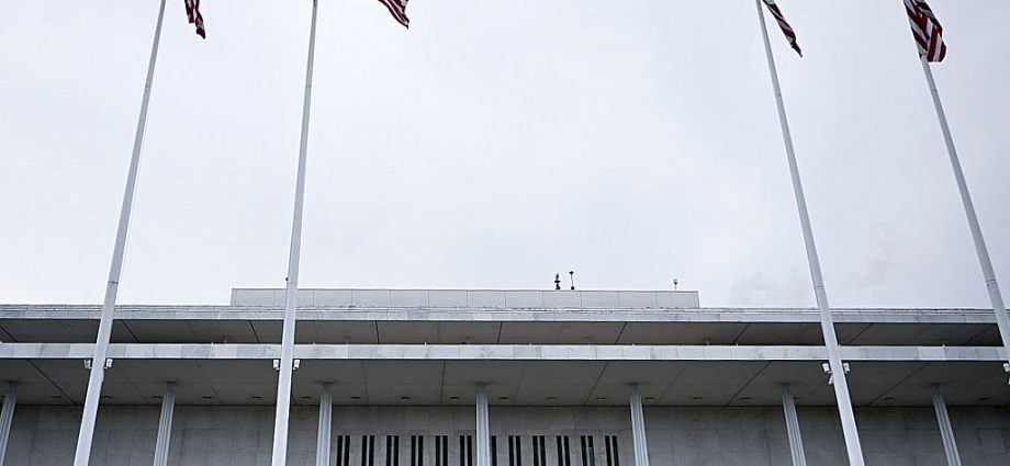 the-traitor’s-marble-fixation-hits-the-kennedy-center’s-armrests