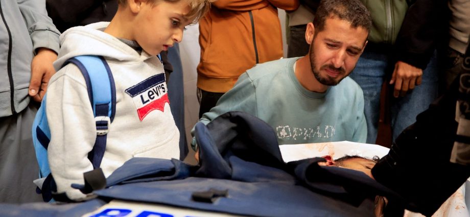 israel-kills-over-700-relatives-of-palestinian-journalists-in-gaza:-report