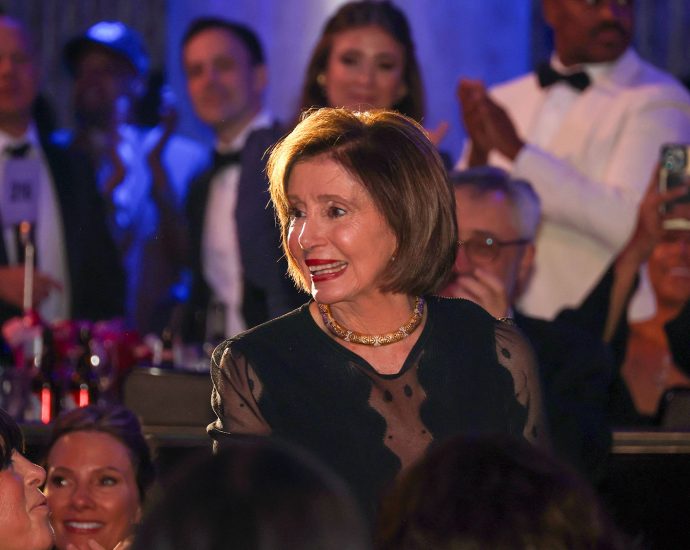 “gop-has-abolished-congress”:-pelosi-says-republican-lawmakers-do-nothing-without-the-traitor’s-say-so