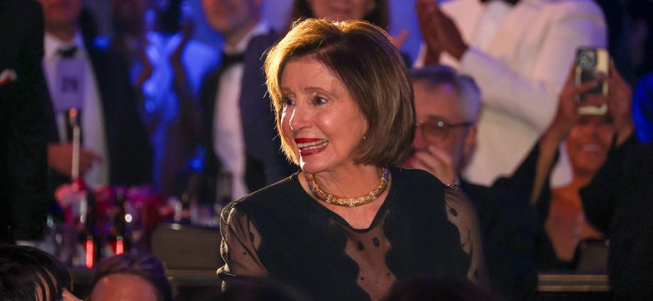 “gop-has-abolished-congress”:-pelosi-says-republican-lawmakers-do-nothing-without-the-traitor’s-say-so