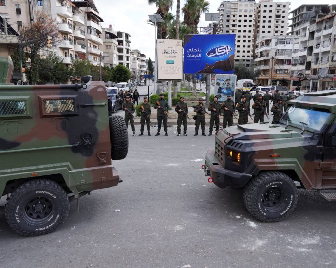 syria-protests-updates:-deadly-clashes-erupt-as-hundreds-demonstrate