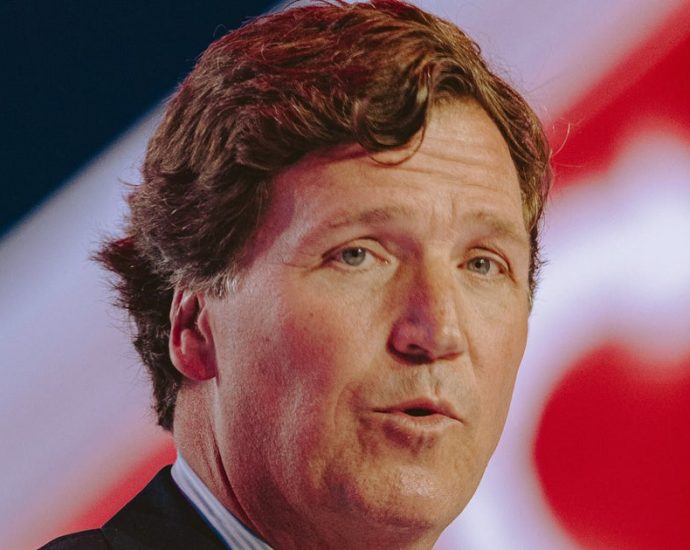 tucker-carlson-slams-fears-of-‘radical-islam’-in-us.:-‘i-just-think-that-that’s-insane’