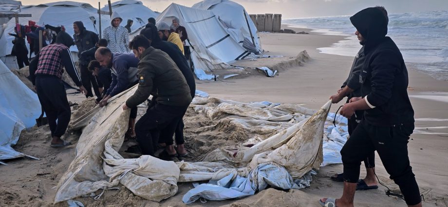 winter-floods-wreak-havoc-on-gaza-displacement-camps-as-israel-blocks-aid