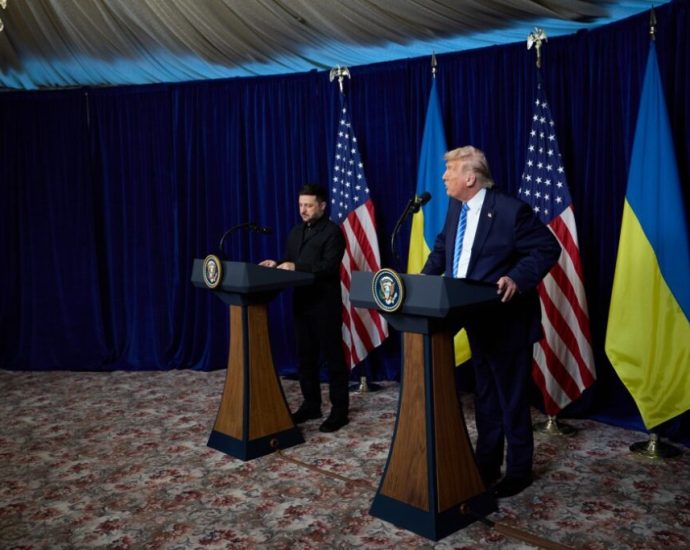 the-traitor-invokes-“russia,-russia,-russia-hoax”-at-zelenskyy-summit,-praises-putin’s-offer-of-cheap-energy-for-ukraine