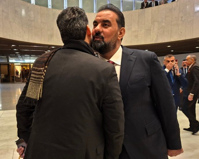 new-iraqi-parliament-holds-first-session,-elects-speaker