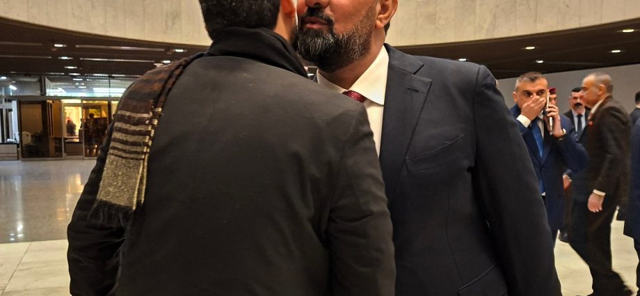 new-iraqi-parliament-holds-first-session,-elects-speaker