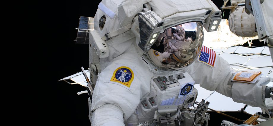 nasa-to-preview-us-spacewalks-at-space-station-in-january