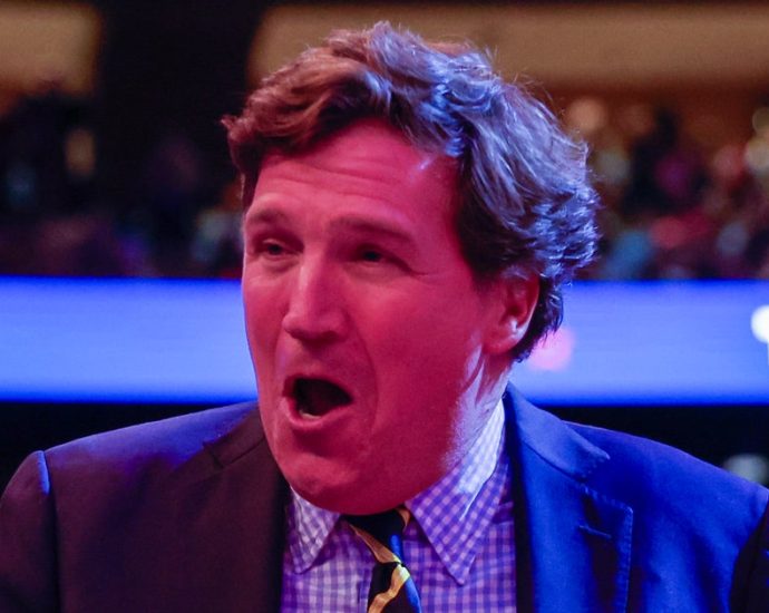 tucker-carlson’s-son-takes-aim-at-his-dad’s-nemesis,-ben-shapiro