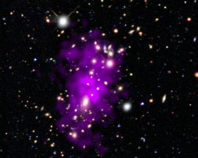 nasa’s-chandra-rings-in-new-year-with-champagne-cluster