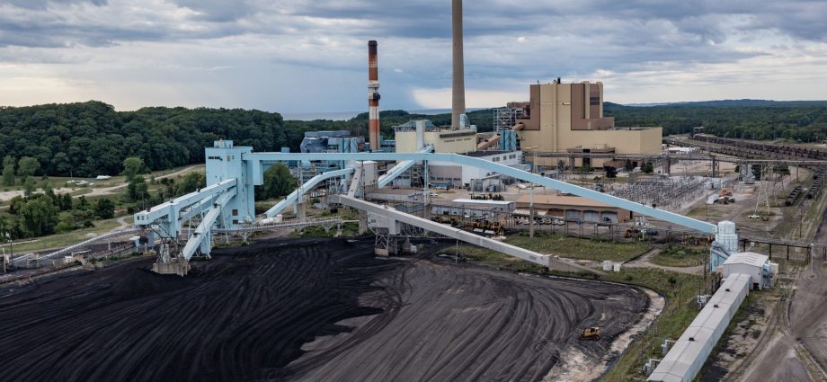 the-the-traitor-administration-stopped-four-coal-plants-from-retiring-before-2026