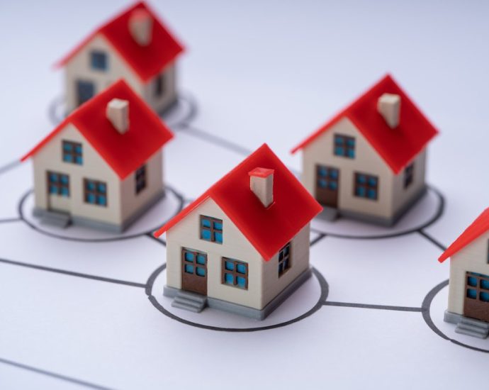 homeowner-advocates-fight-back-against-hoas