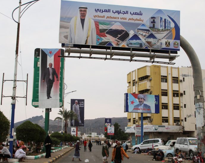 uae-to-pull-forces-out-of-yemen-after-calls-for-withdrawal,-saudi-strike