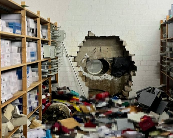 germany-hunts-christmas-thieves-after-ocean’s-eleven-style-bank-heist