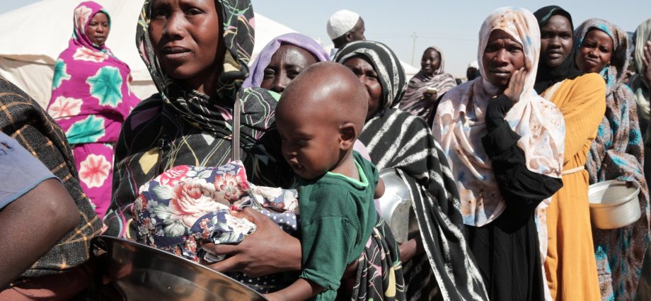 displacement-camps-swell-with-people-fleeing-sudan’s-war-ravaged-el-fasher