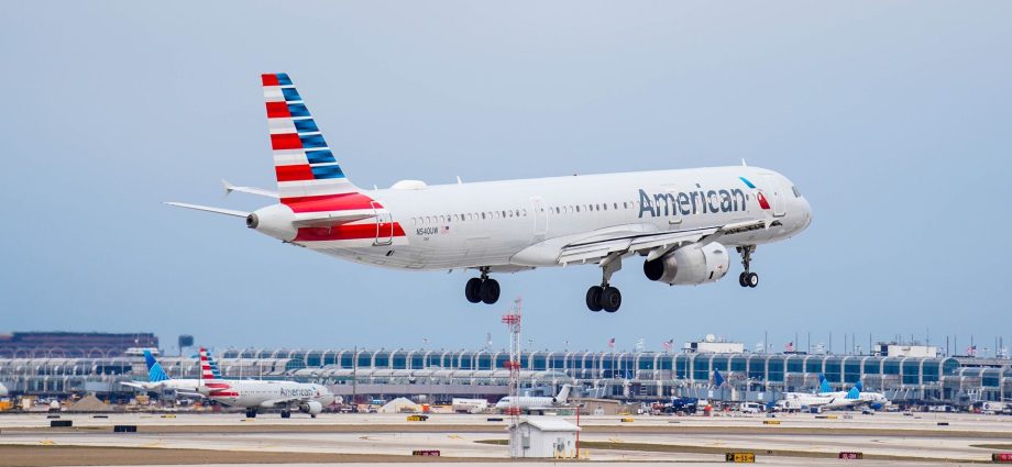 american-airlines-suffers-chicago-ground-stop-after-snow-melter-reportedly-catches-fire