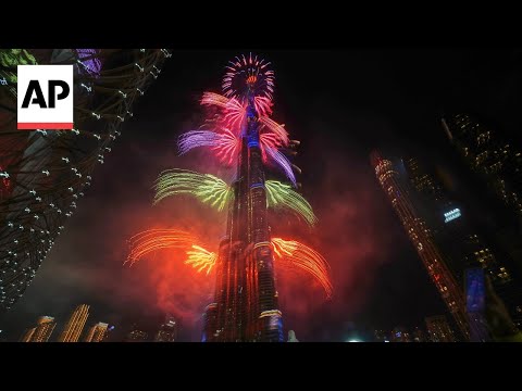 new-year-fireworks-in-dubai,-paris,-london-and-around-the-globe