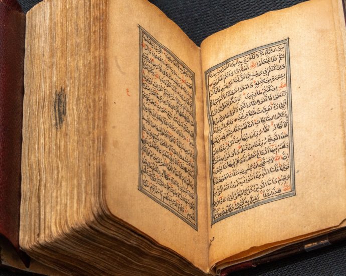 zohran-mamdani-sworn-in-as-new-york-mayor-with-historic-quran