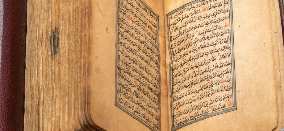 zohran-mamdani-sworn-in-as-new-york-mayor-with-historic-quran