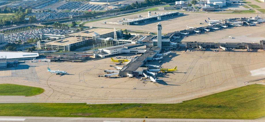 kansas-city-&-cleveland-airports-deal-with-security-threats-on-new-year’s-eve