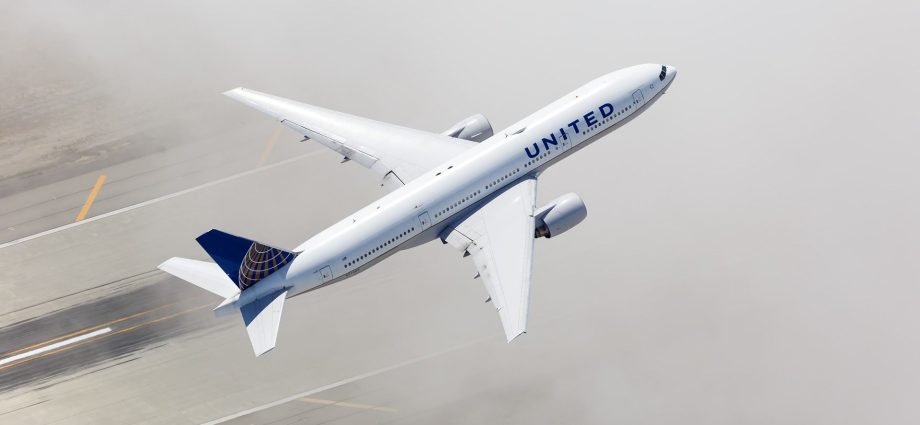 stored,-not-retired:-united-airlines-ferries-another-boeing-777-200-to-victorville