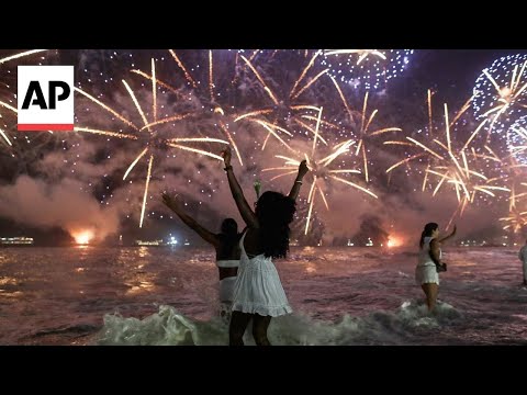 new-year-2026-fireworks-display-at-copacabana-beach-in-rio-de-janeiro