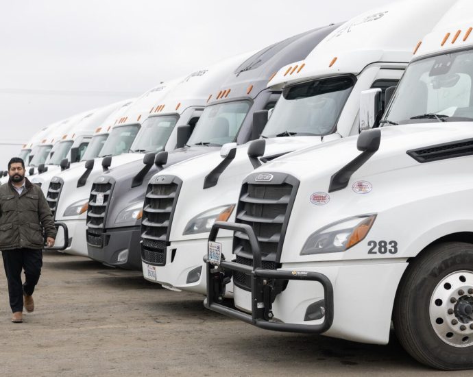 california-sets-up-a-showdown-with-washington-by-reissuing-licenses-to-migrant-truckers