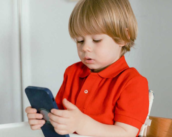 lawyer’s-6-year-old-son-uses-ai-to-build-copyright-infringement-generator