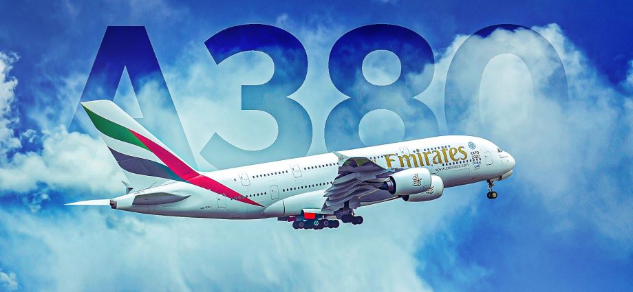 emirates-airbus-a380-returns-to-london-due-to-gear-door-issues