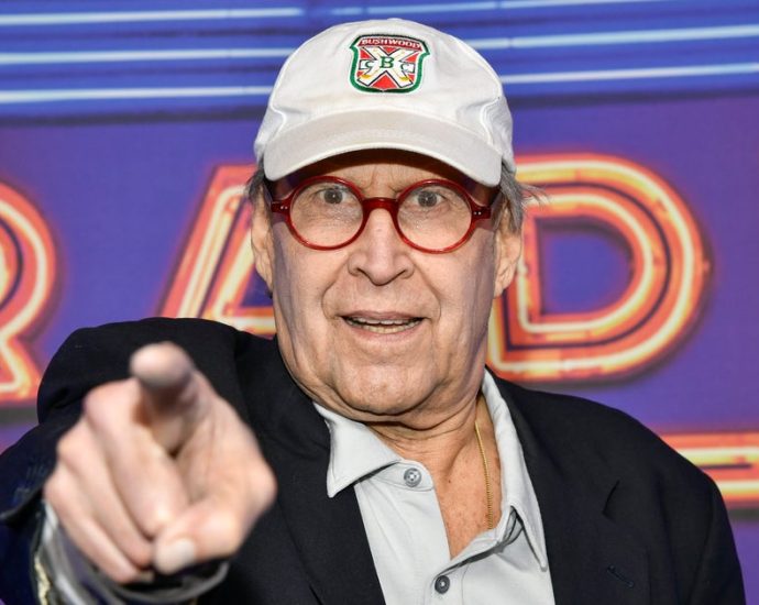 ‘snl’-alum-insulted-by-chevy-chase-40-years-ago-now-proclaims,-‘he’s-so-rotten!!’