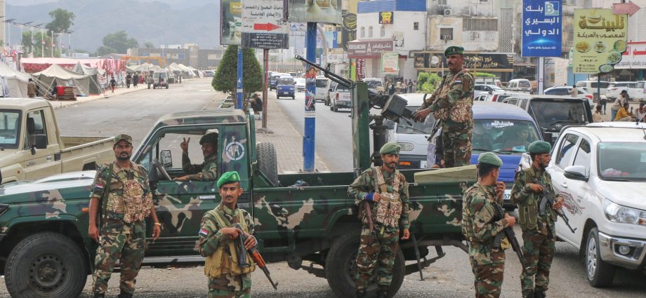 yemeni-province-launches-operation-to-take-bases-back-from-separatist-stc