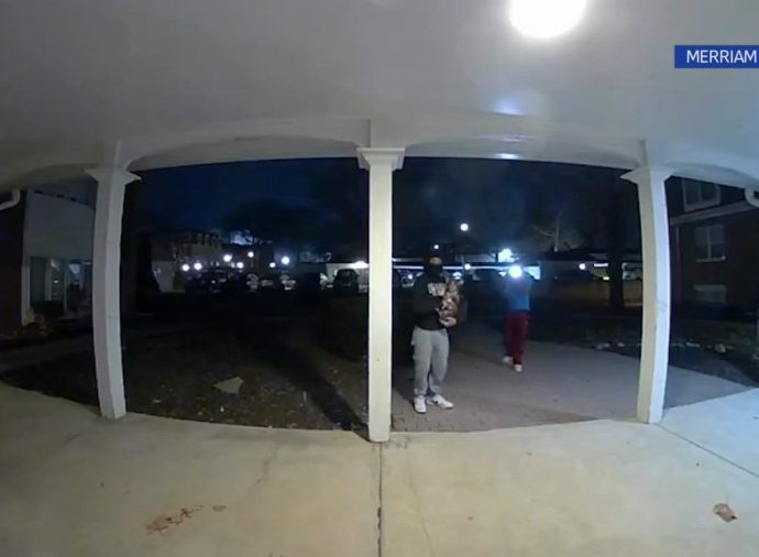 kansas-police-warn-of-dangerous-‘door-kick-challenge’-on-tiktok