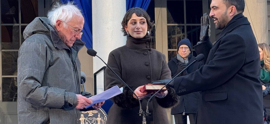 “i-will-govern-as-a-democratic-socialist”:-watch-zohran-mamdani-&-bernie-sanders-at-nyc-inauguration