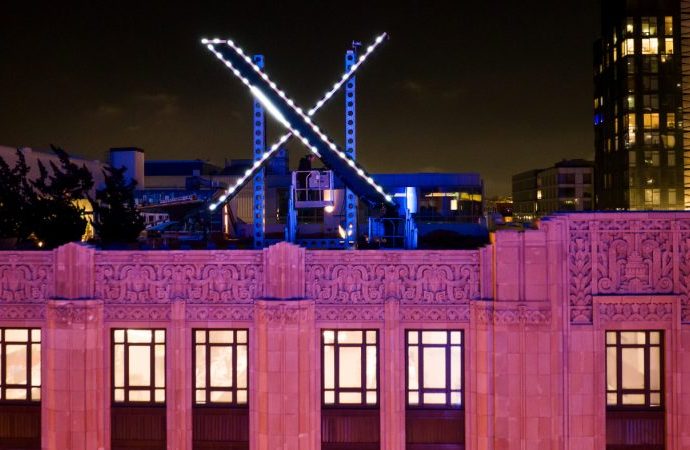 musk’s-ai-chatbot-grok-apologizes-after-generating-sexualized-image-of-young-girls