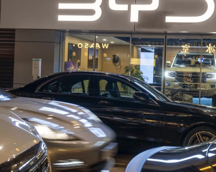 tesla-dethroned-as-the-world’s-top-ev-maker