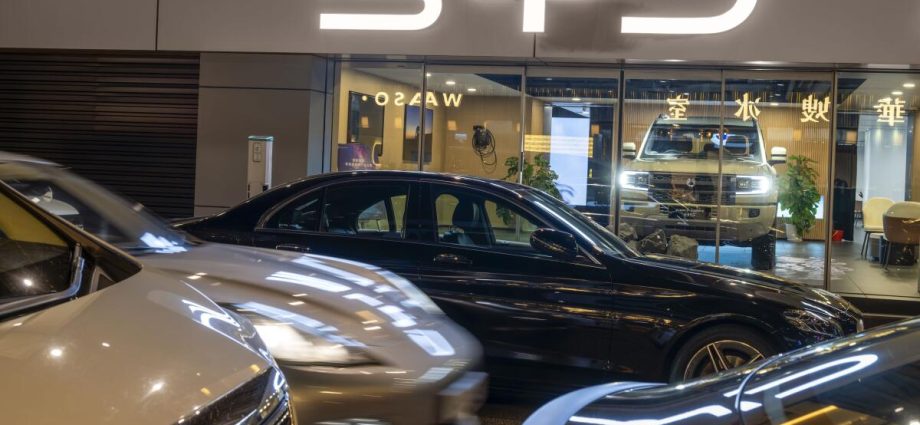 tesla-dethroned-as-the-world’s-top-ev-maker