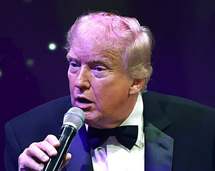 traitor-47-auctions-off-a-painting-of-jesus-—-then-offers-to-sign-it