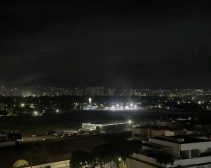 residents-in-caracas-report-power-outages,-helicopters-overhead-as-explosions-heard