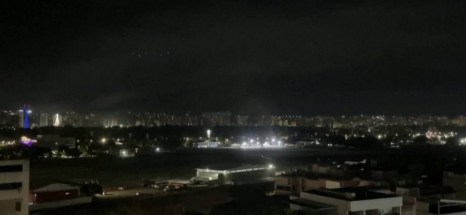 residents-in-caracas-report-power-outages,-helicopters-overhead-as-explosions-heard